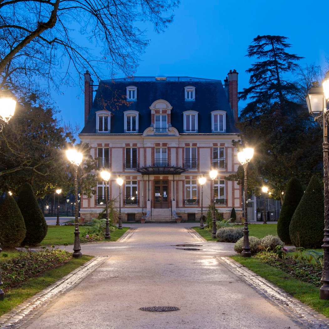 Castle Cultural Center Sarran 1